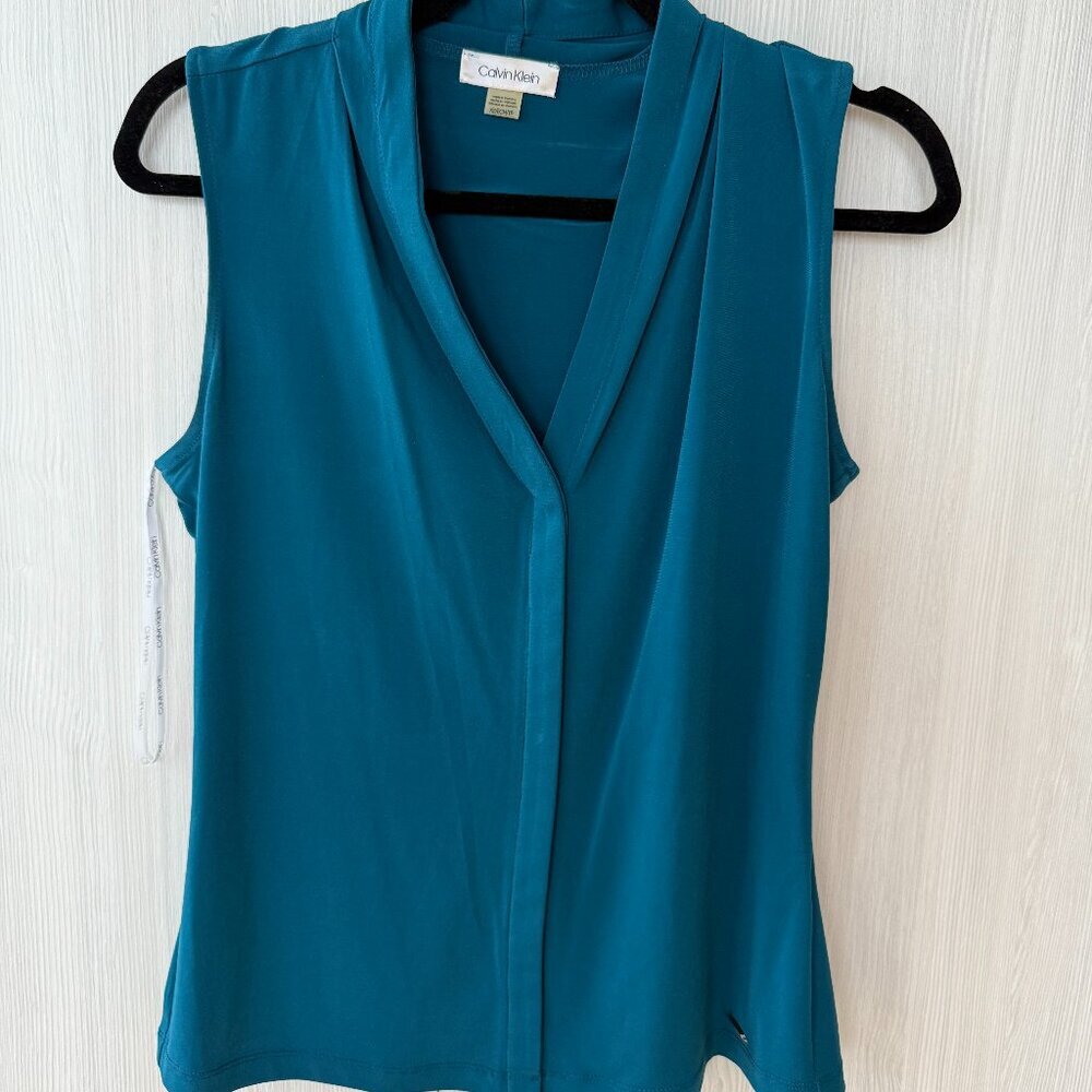 Calvin Klein Teal V-Neck Sleeveless Blouse – XS